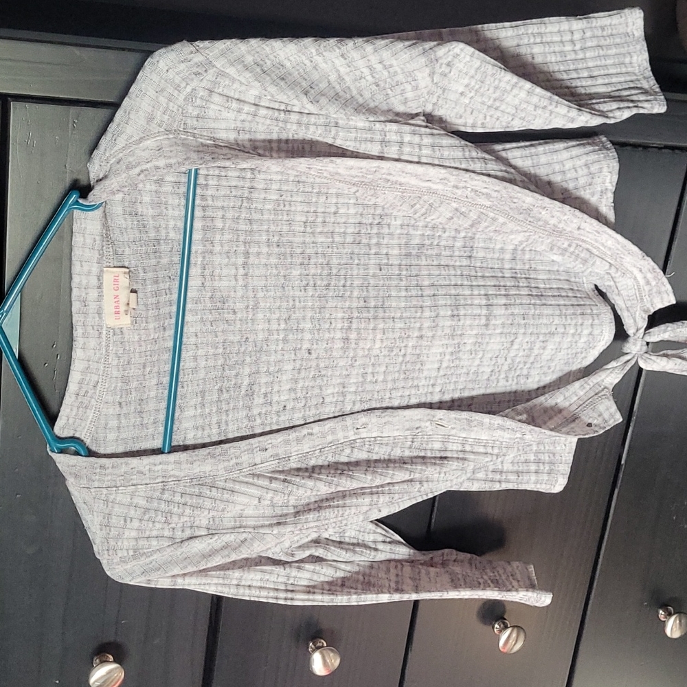 Girls  thin saeater.